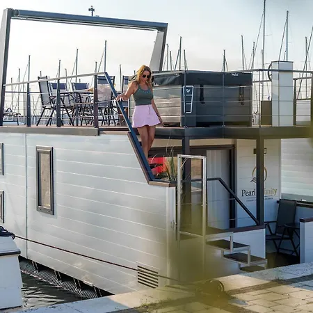 Pearl Infinity Luxury Floating House 아파트 *