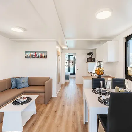 Διαμέρισμα Pearl Infinity Luxury Floating House *