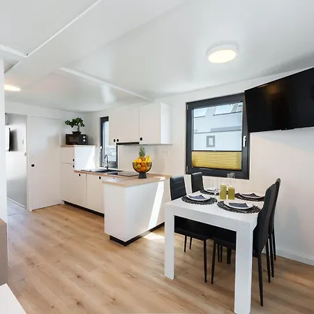 Pearl Infinity Luxury Floating House 아파트 *