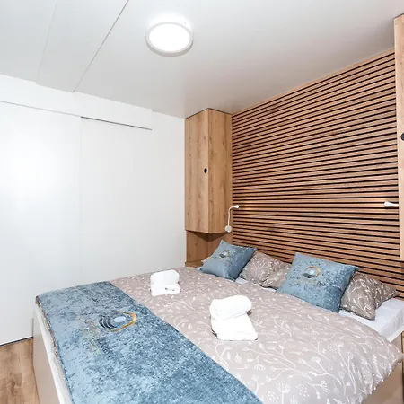 아파트 Pearl Infinity Luxury Floating House Novigrad Istria