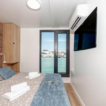 Pearl Infinity Luxury Floating House * Novigrad Istria
