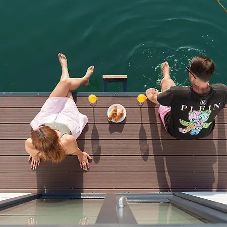 Pearl Infinity Luxury Floating House 아파트 *