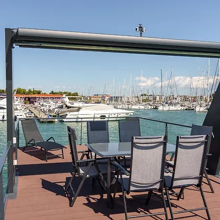 Διαμέρισμα Pearl Infinity Luxury Floating House *