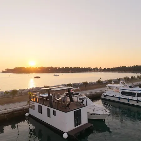 Pearl Infinity Luxury Floating House *