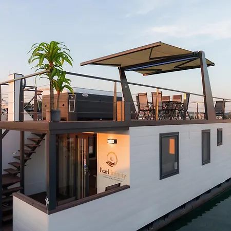 Pearl Infinity Luxury Floating House 아파트 *